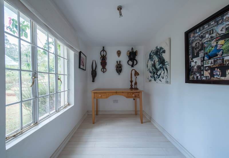 The Karen Manor - Gallery 18